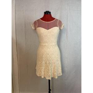 KIRRA DRESS SZ SMALL CREAM WITH TULLE & CROCHET LINED LACE D178